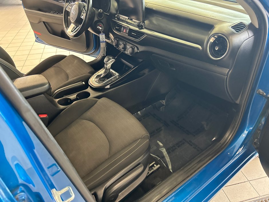 Kia Forte EX 2021-21