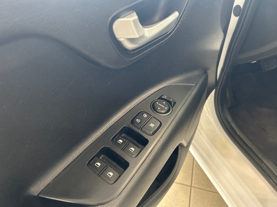 Kia Rio 5-door LX 2022-17