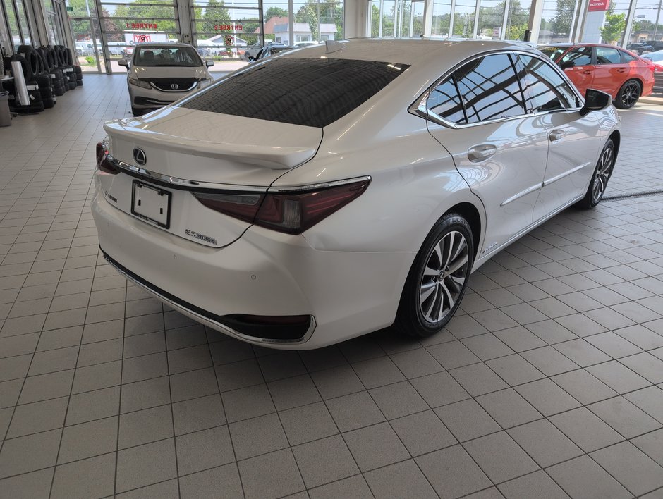 Lexus ES 300h 2019-3