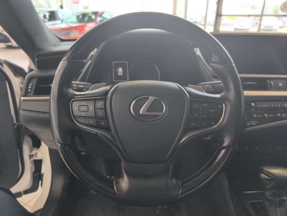 Lexus ES 300h 2019-16