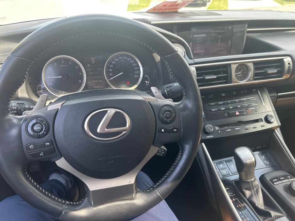 Lexus IS 250  2014-9