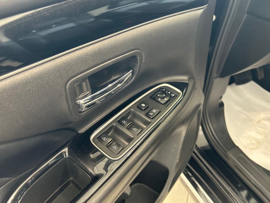 2020 Mitsubishi Outlander PHEV SE-19