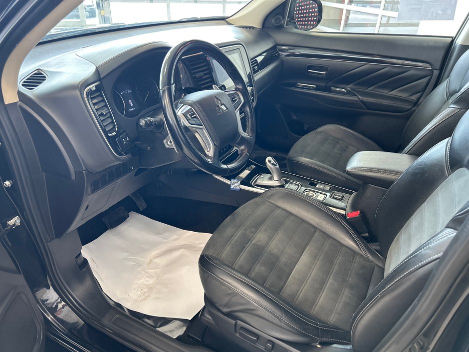 2020 Mitsubishi Outlander PHEV SE-17