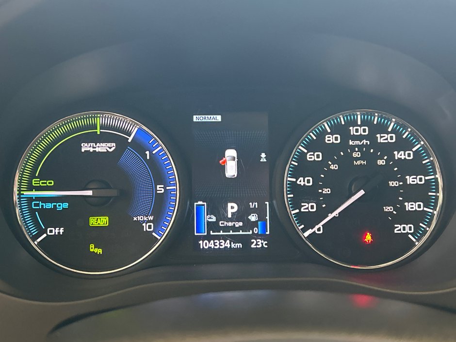 Mitsubishi Outlander PHEV LE 2022-26