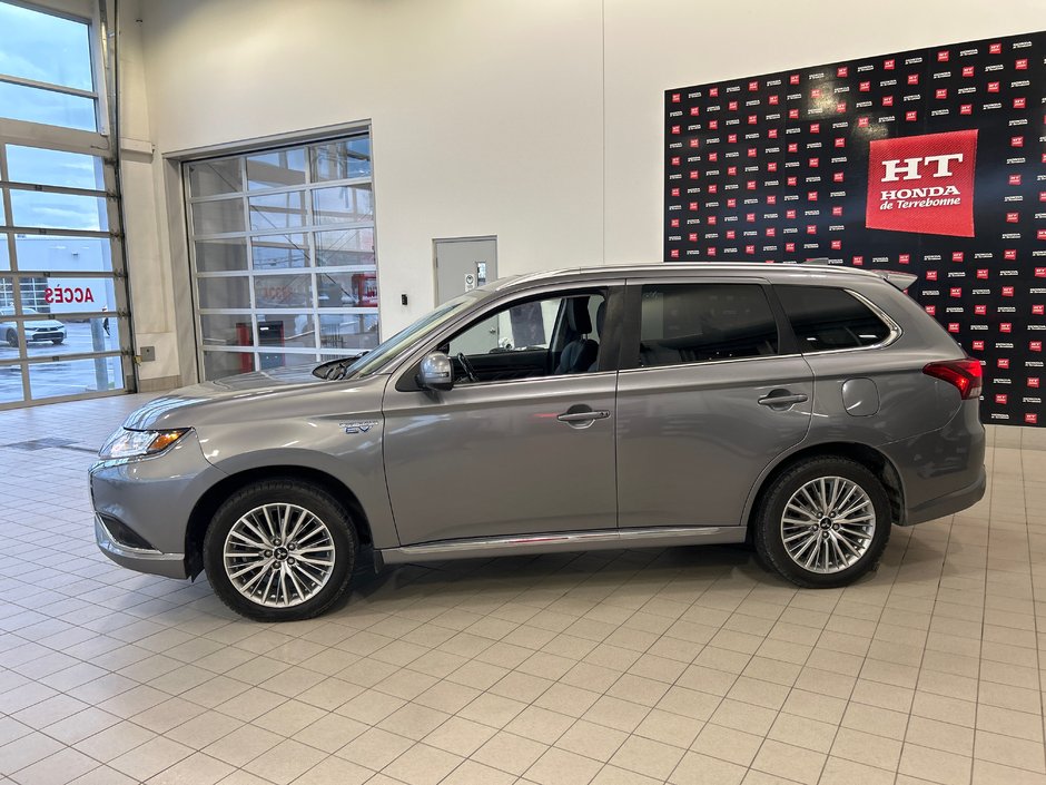 2022 Mitsubishi Outlander PHEV LE-2