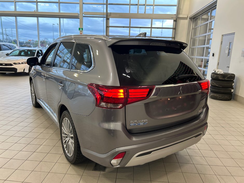 2022 Mitsubishi Outlander PHEV LE-3