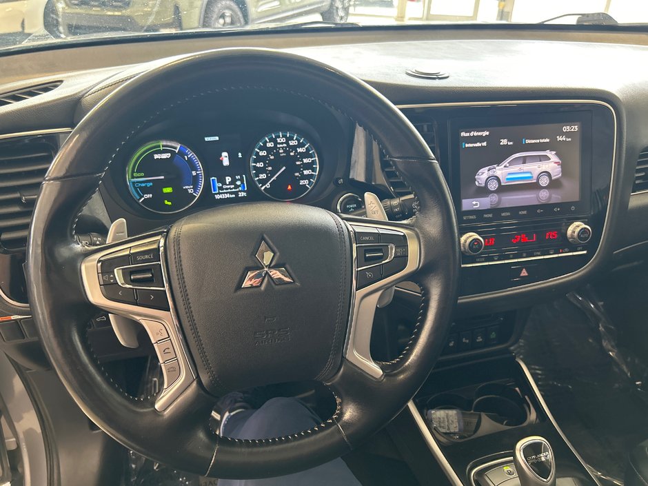 Mitsubishi Outlander PHEV LE 2022-27