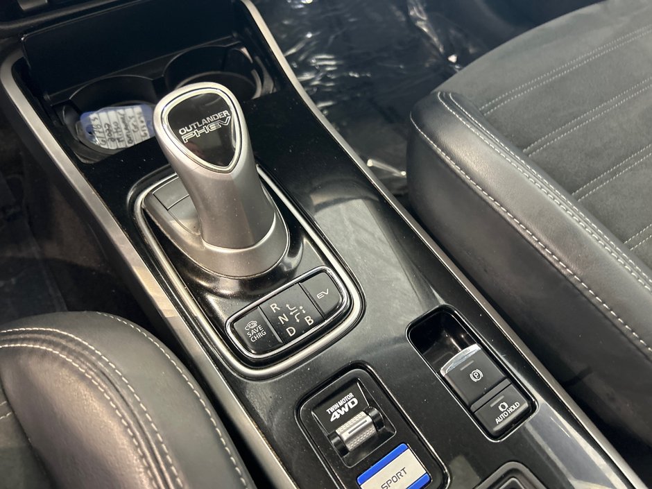 Mitsubishi Outlander PHEV LE 2022-23