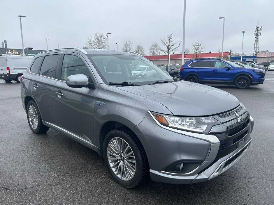 2022 Mitsubishi Outlander PHEV LE-3