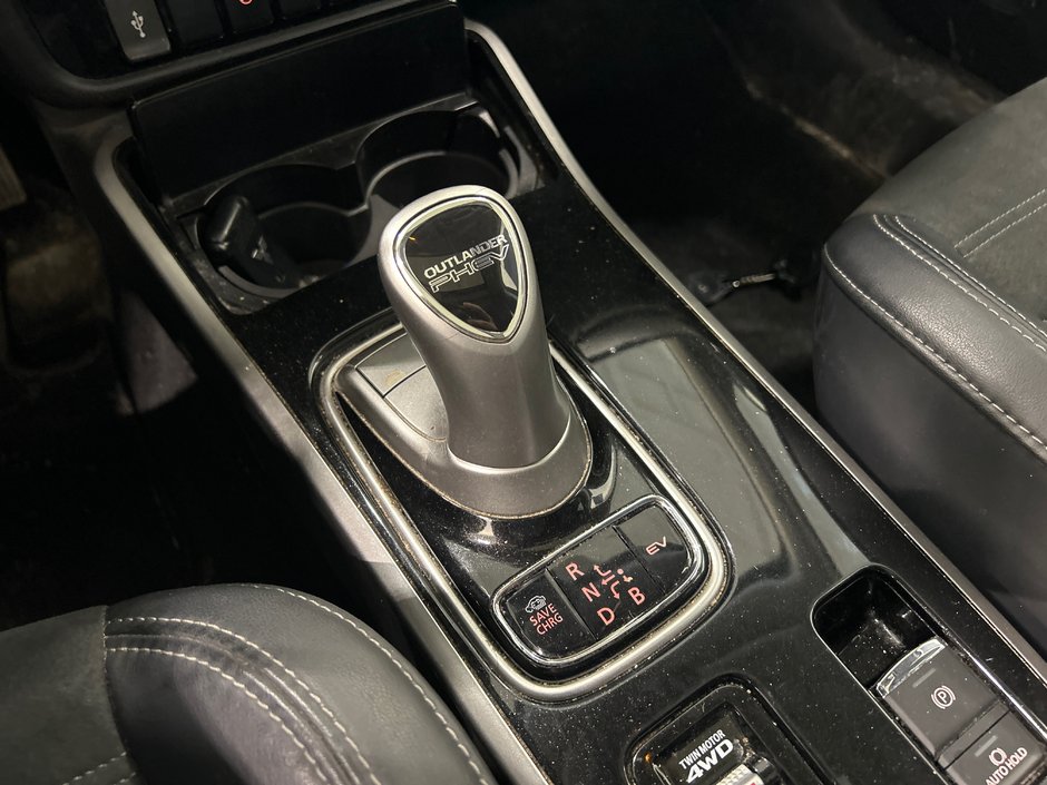 2022 Mitsubishi Outlander PHEV LE-12