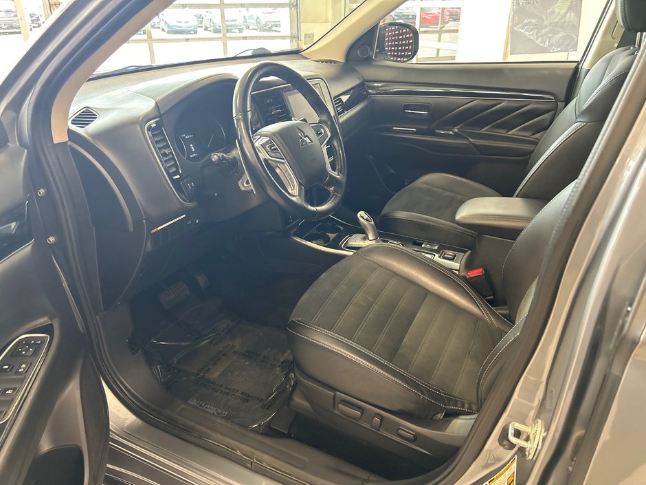 Mitsubishi Outlander PHEV LE 2022-18
