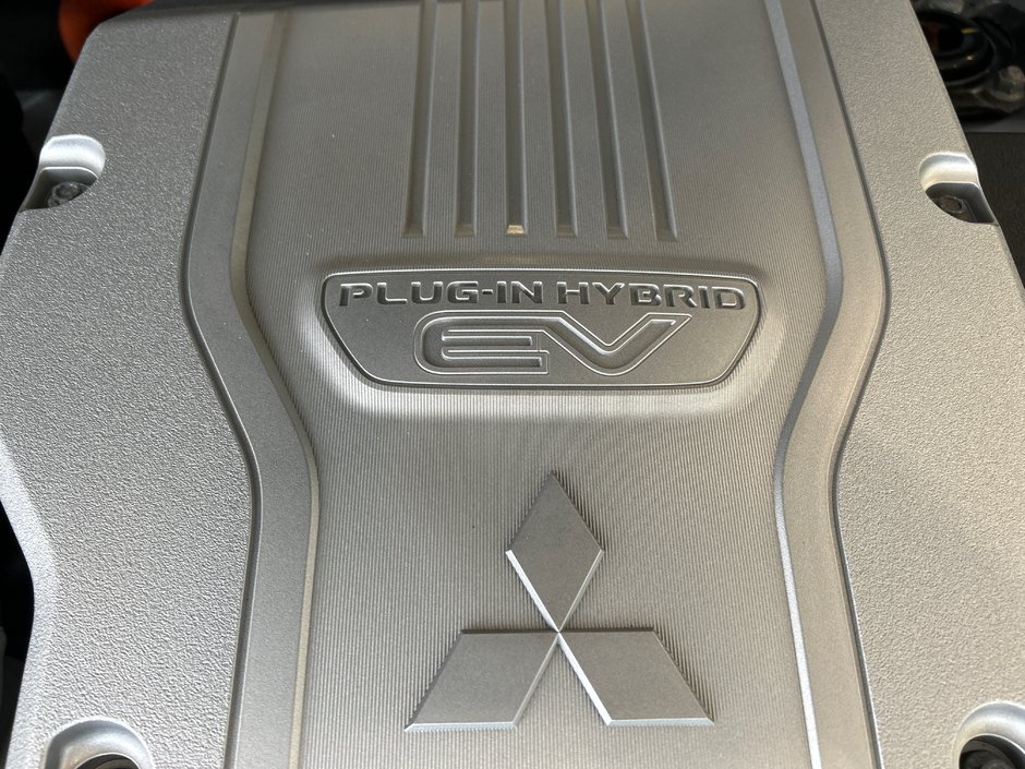 Mitsubishi Outlander PHEV LE 2022-15