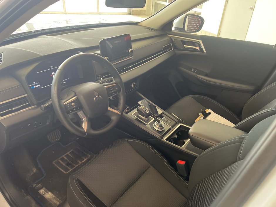 2023 Mitsubishi Outlander PHEV ES-11
