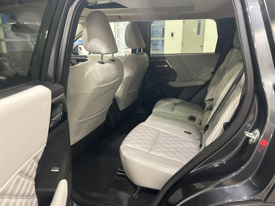 Mitsubishi Outlander Plug-In Hybrid SEL 2025-10