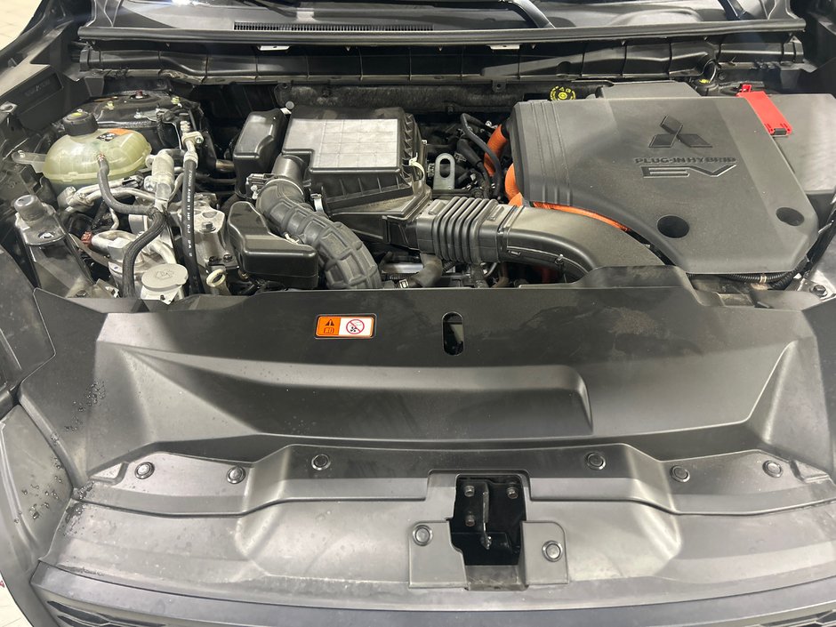 Mitsubishi Outlander Plug-In Hybrid SEL 2025-20