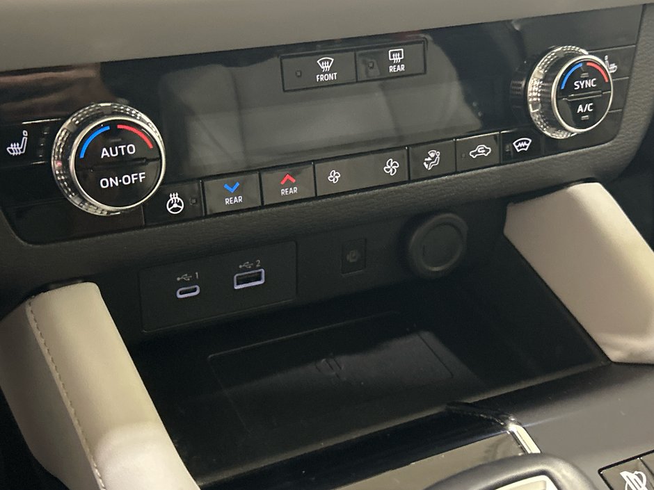 Mitsubishi Outlander Plug-In Hybrid SEL 2025-32