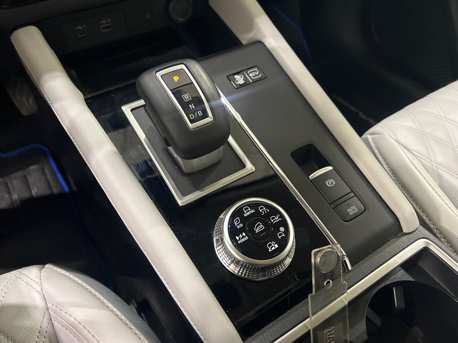 Mitsubishi Outlander Plug-In Hybrid SEL 2025-27