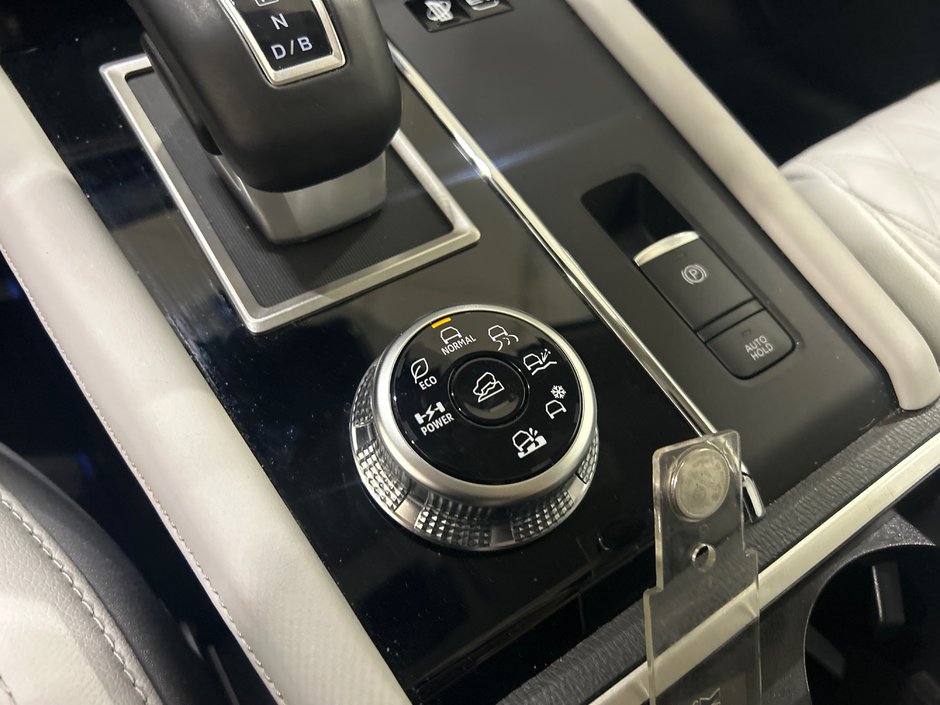 Mitsubishi Outlander Plug-In Hybrid SEL 2025-31