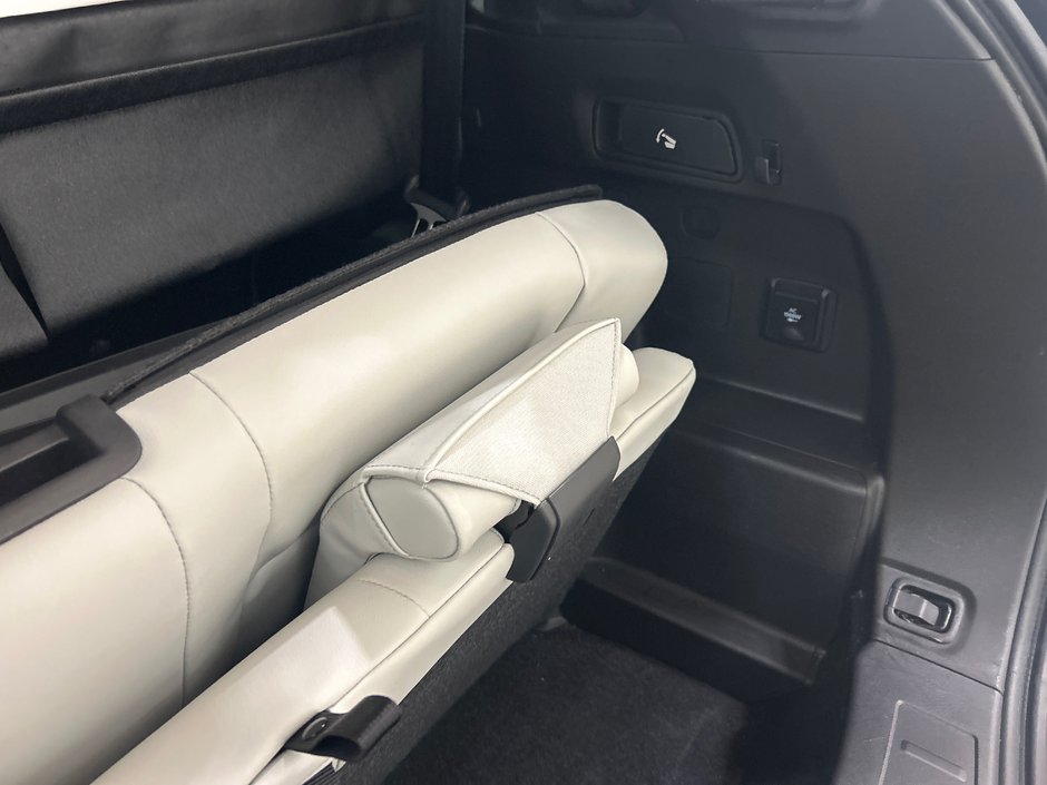 Mitsubishi Outlander Plug-In Hybrid SEL 2025-13