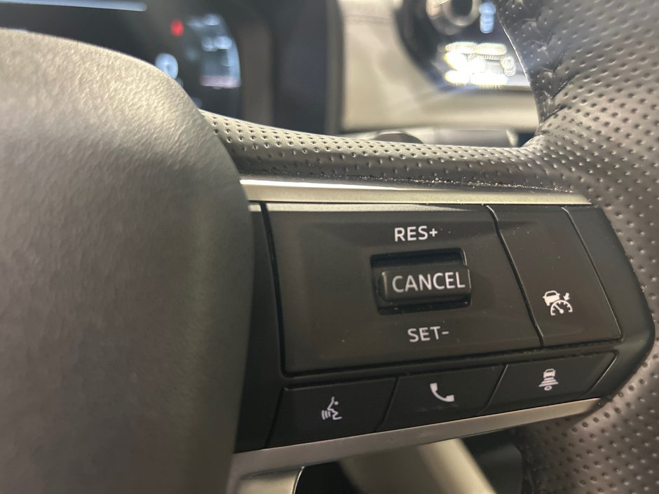 Mitsubishi Outlander Plug-In Hybrid SEL 2025-35