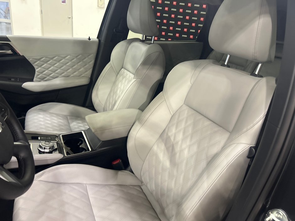 Mitsubishi Outlander Plug-In Hybrid SEL 2025-24