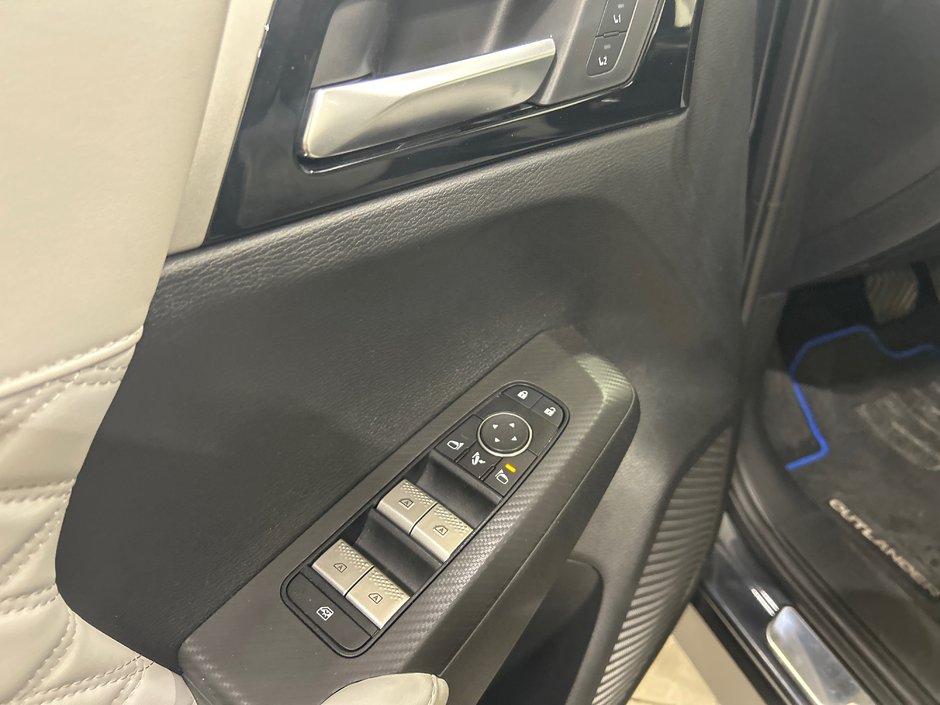 Mitsubishi Outlander Plug-In Hybrid SEL 2025-25