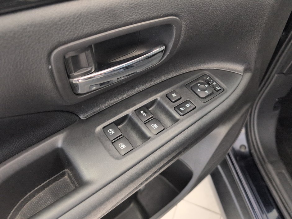 Mitsubishi Outlander GT 2017-13