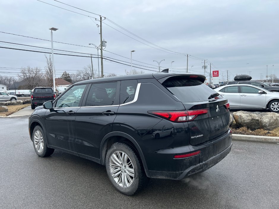 Mitsubishi Outlander ES 2023-4