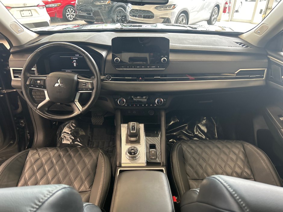 Mitsubishi Outlander GT 2023-13