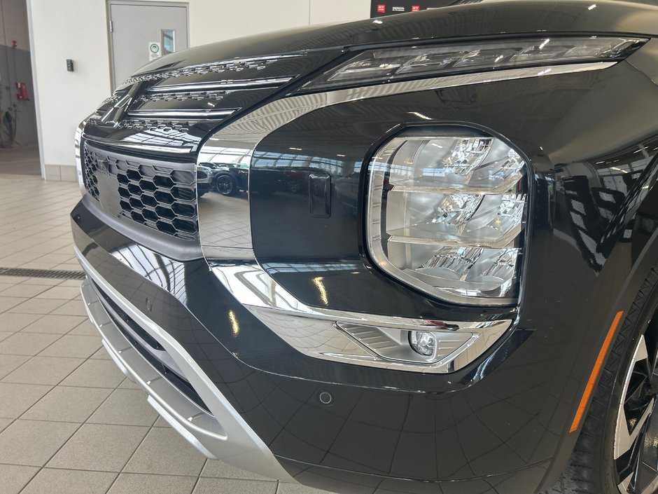 Mitsubishi Outlander GT 2023-17