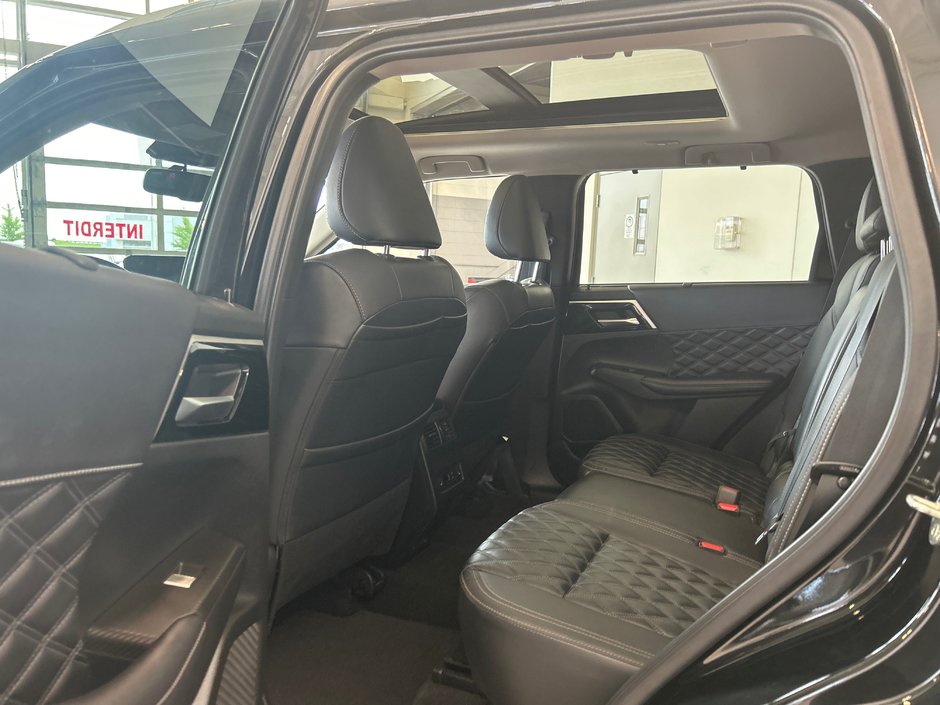 Mitsubishi Outlander GT 2023-8