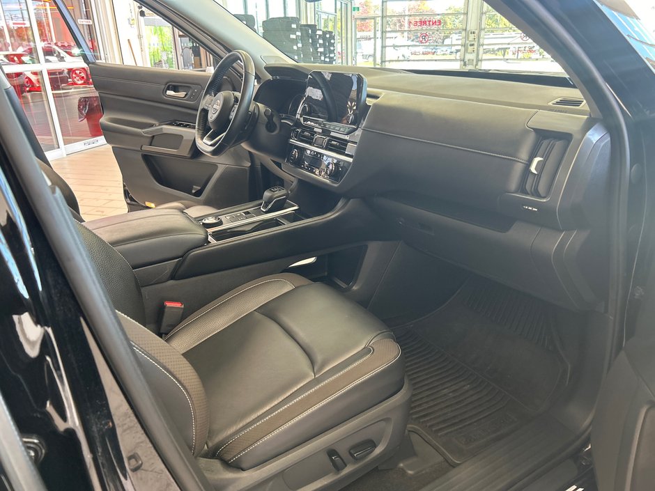 Nissan Pathfinder SL 2022-17