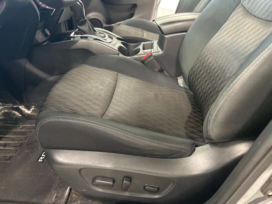 Nissan Rogue Sv 2018-24