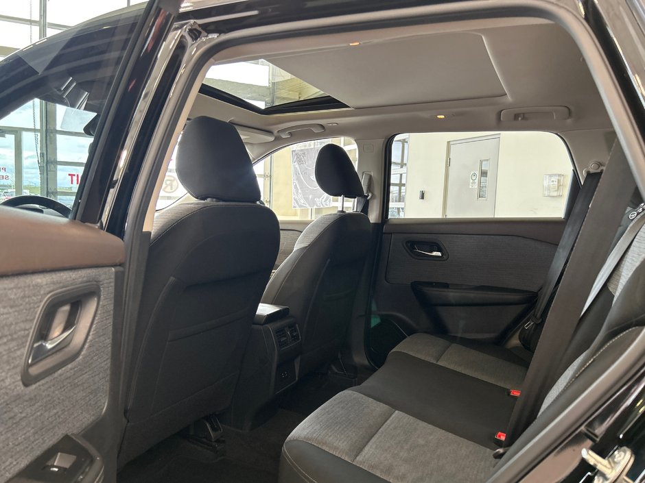 Nissan Rogue SV 2022-8