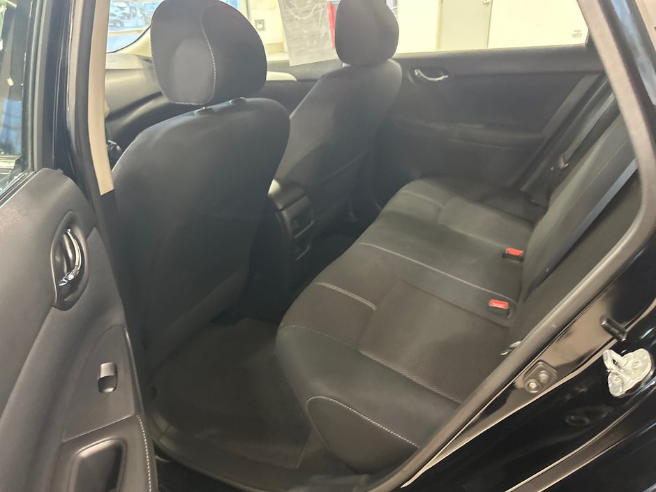 Nissan Sentra S 2016-8