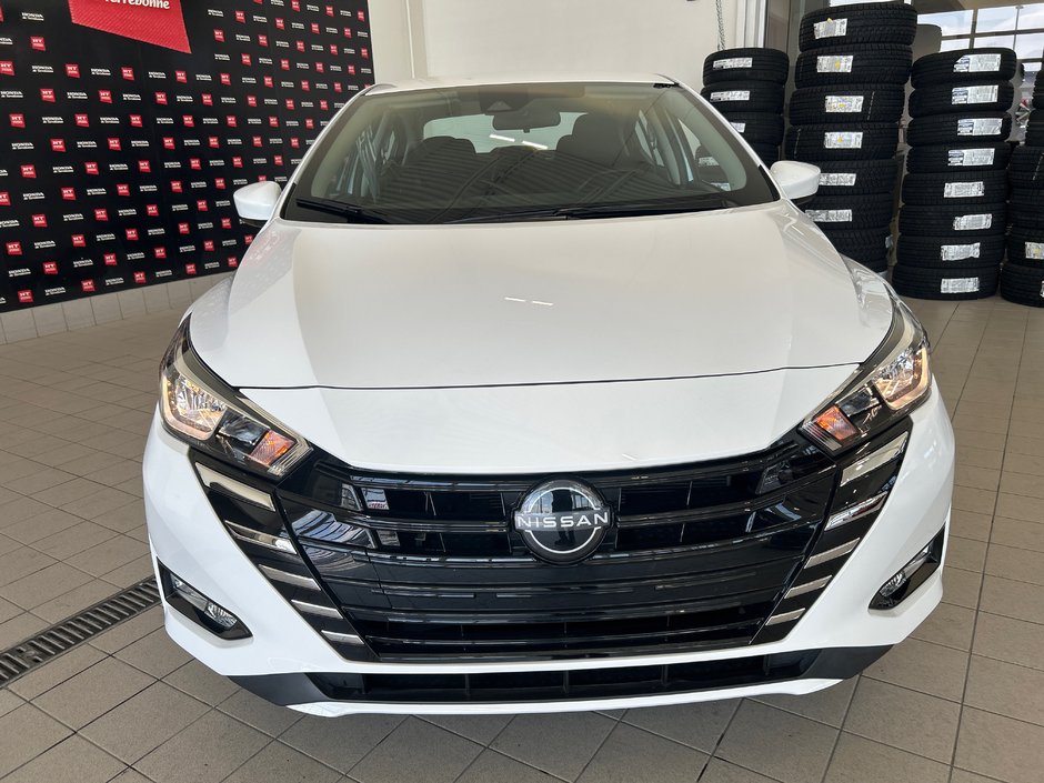 Nissan Versa S 2024-2