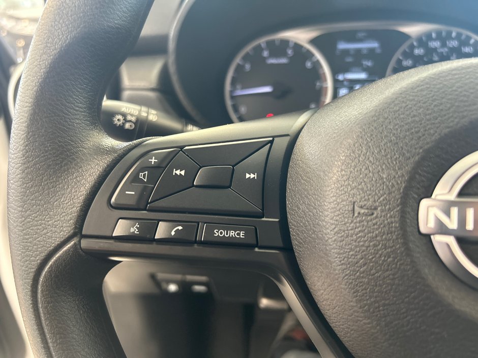 Nissan Versa S 2024-24