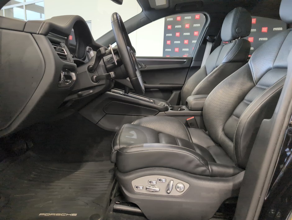 Porsche Macan GTS 2023-12