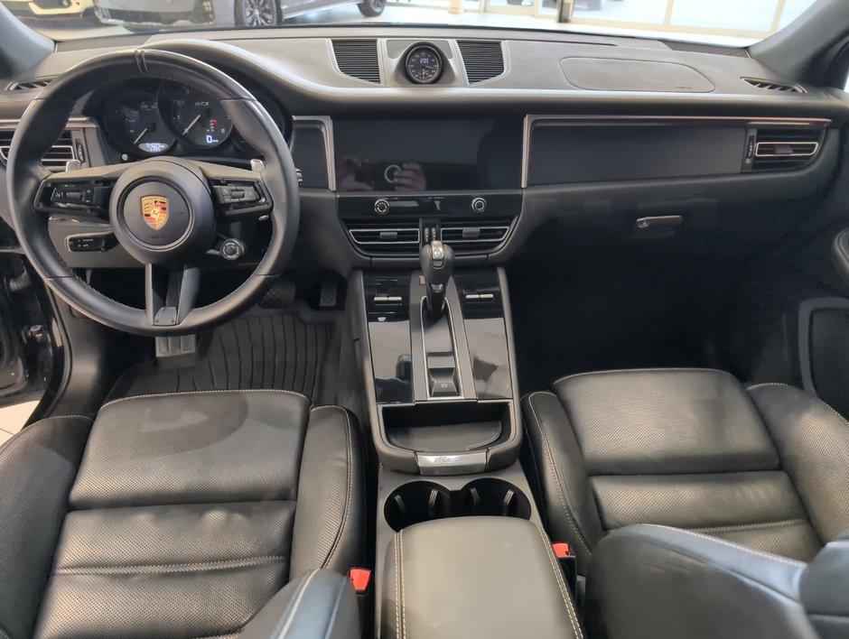 Porsche Macan GTS 2023-16