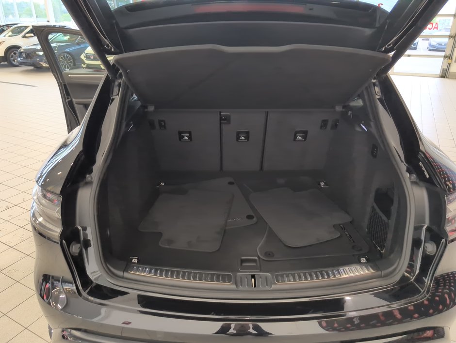 Porsche Macan GTS 2023-15