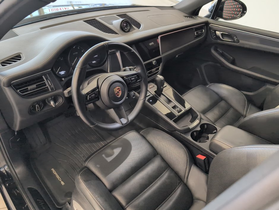 Porsche Macan GTS 2023-11