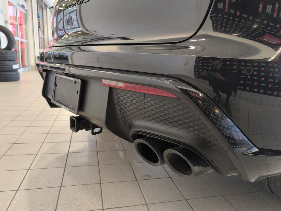 Porsche Macan GTS 2023-10