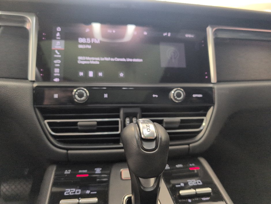 Porsche Macan GTS 2023-22