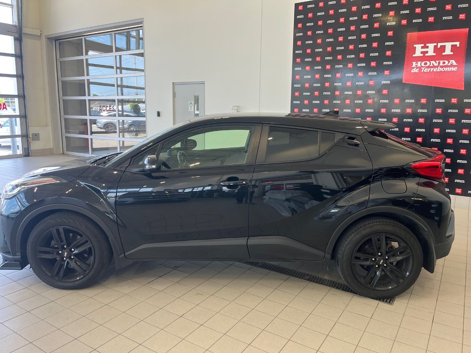 Toyota C-HR XLE PREMIUM 2021-10