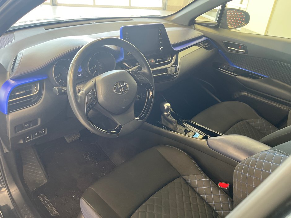 Toyota C-HR XLE PREMIUM 2021-11