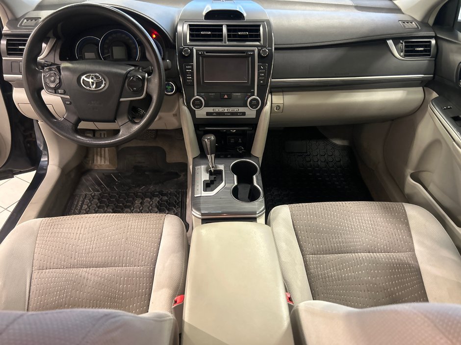 Toyota Camry Hybrid LE 2013-12