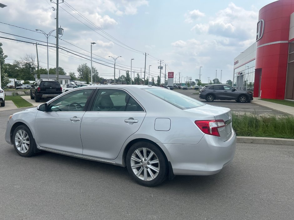 Toyota Camry XLE 2012-3