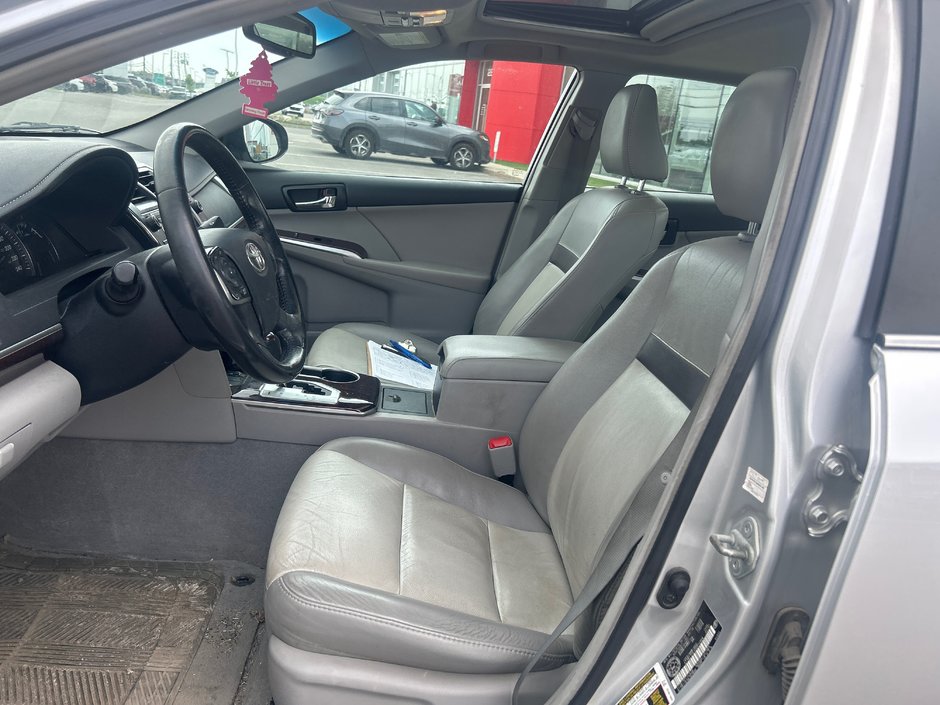 Toyota Camry XLE 2012-10