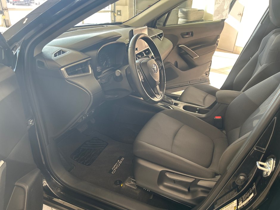 Toyota COROLLA CROSS LE 2023-13
