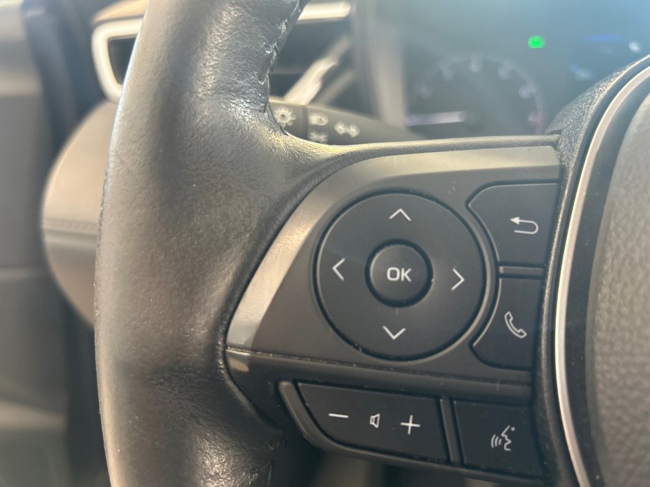 Toyota COROLLA CROSS LE 2023-21